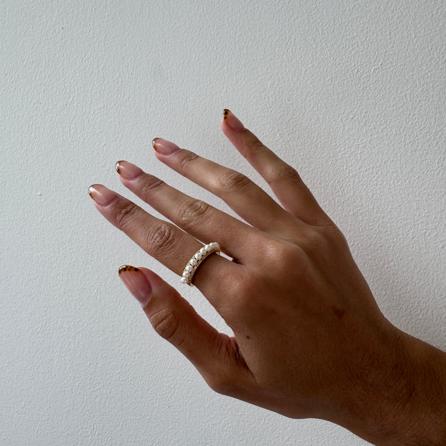 ADJUSTABLE PEARLS RING