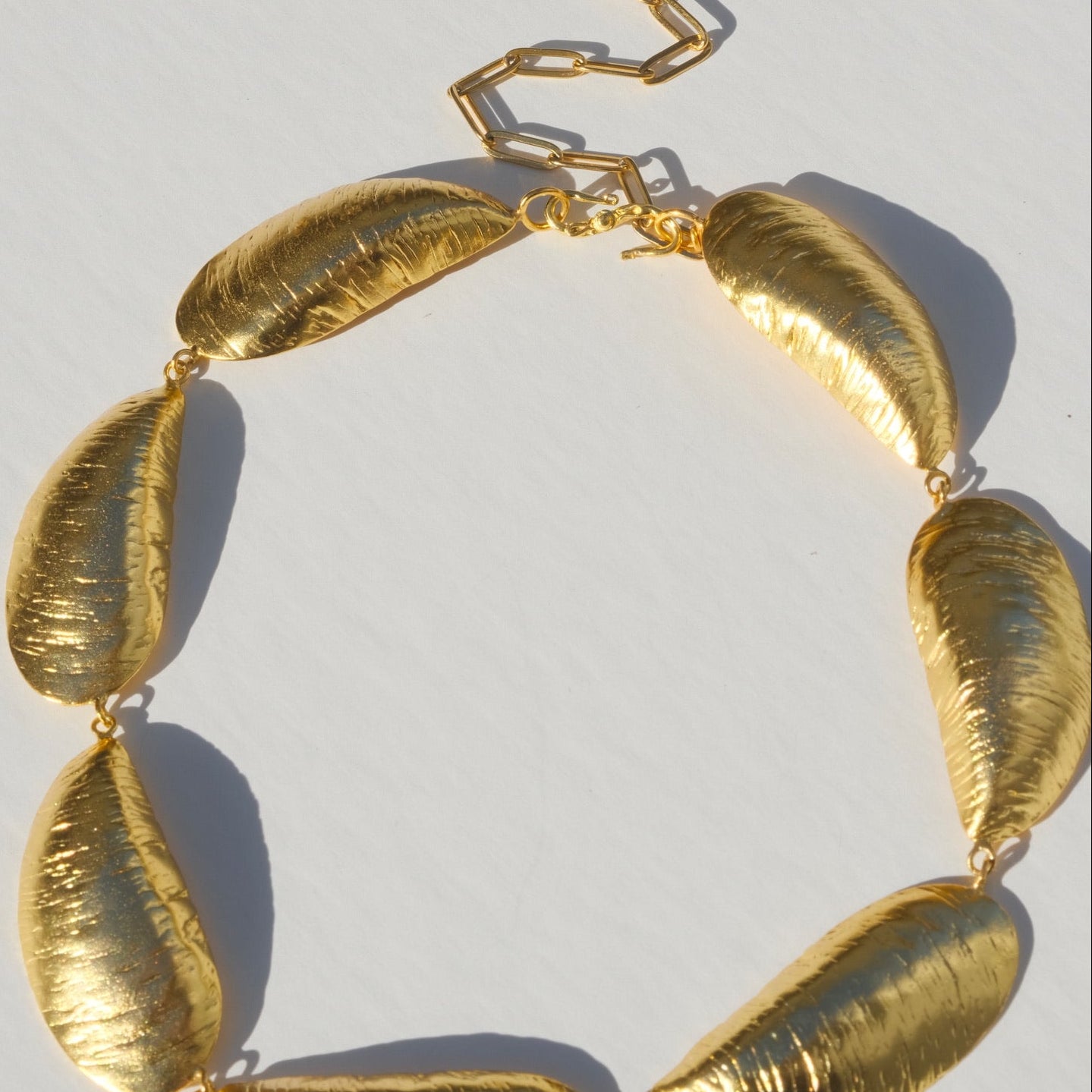 chunky mussels statement gold necklace
