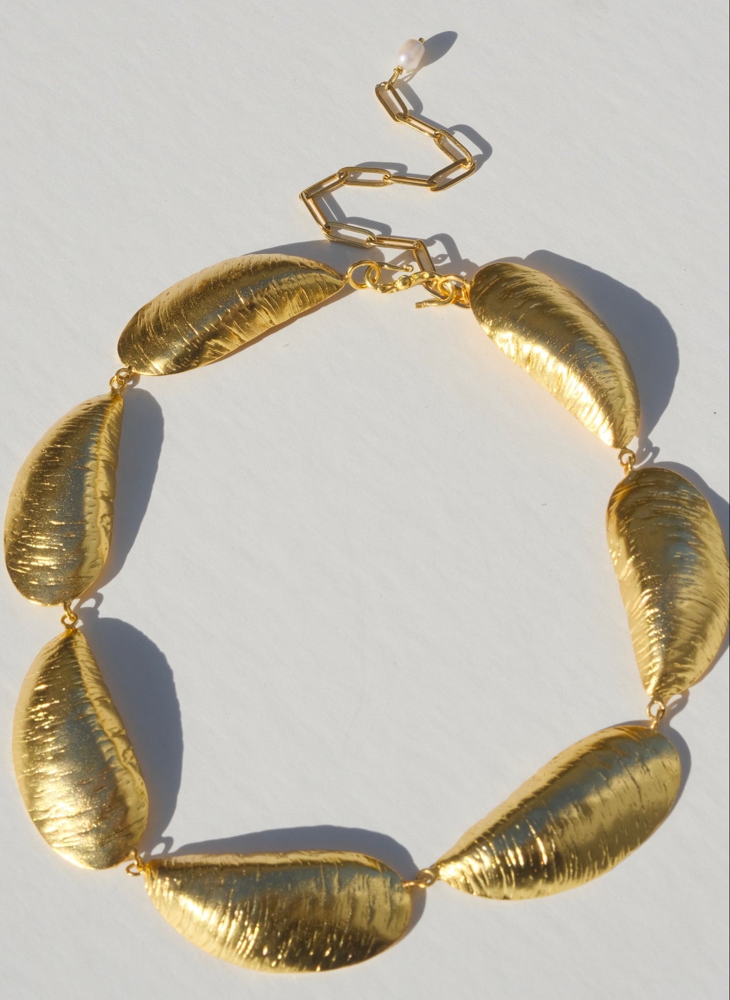 chunky mussels statement gold necklace
