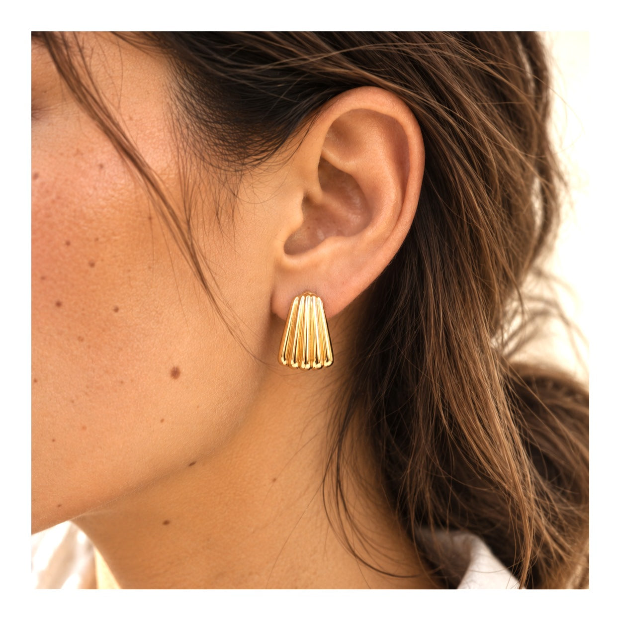 ASTELLE gold earrings by ÍNDIGO